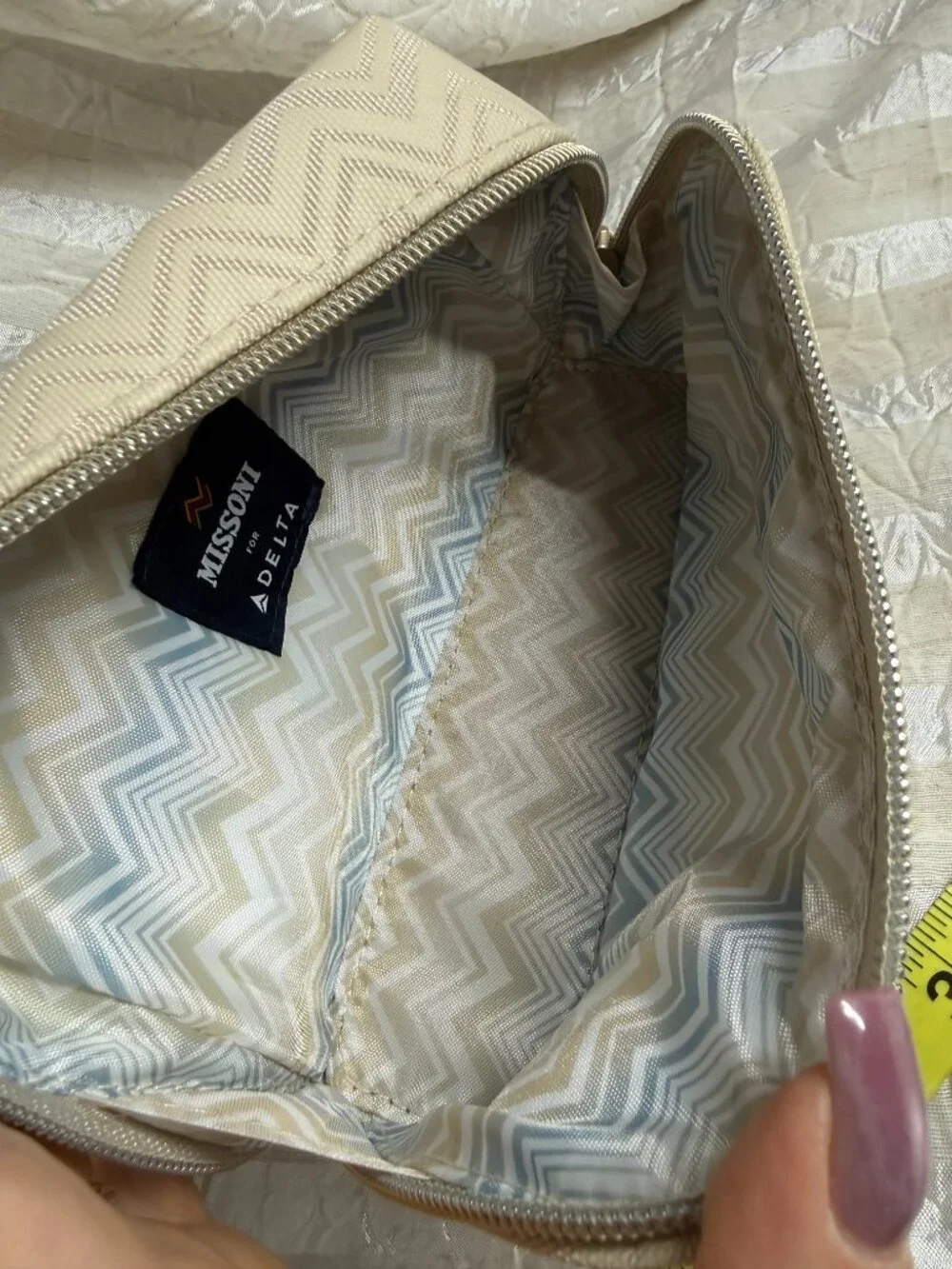 Missoni for Delta Air Lines Cream Chevron Zip Cosmetic Makeup Pouch Bag